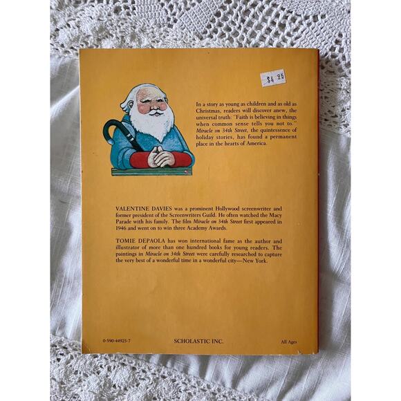 Miracle on 34th Street: 1991 Scholastic Edition, Tomie dePaola Illustrations - Picture 7 of 7